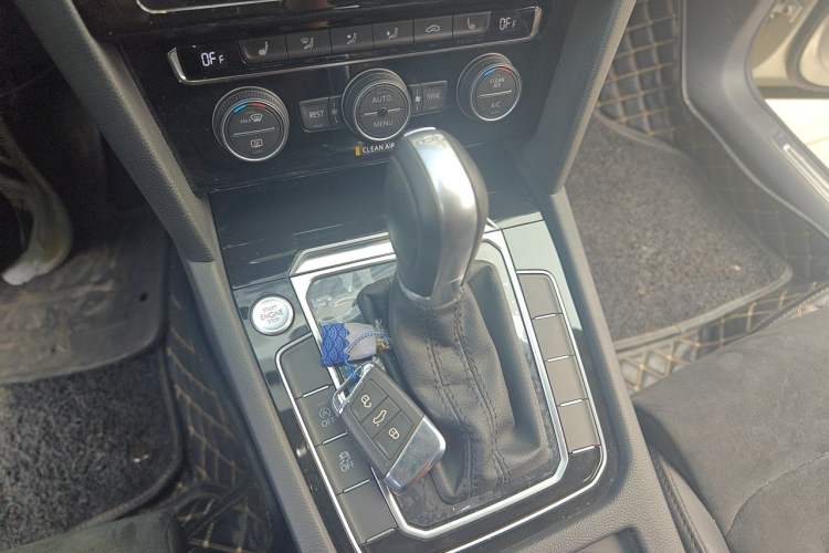 Used Volkswagen Magotan 2017 330TSI DSG Luxury Model Gear Lever