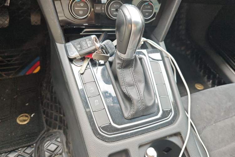 Used Volkswagen Magotan 2017 330TSI DSG Luxury Model Gear Lever