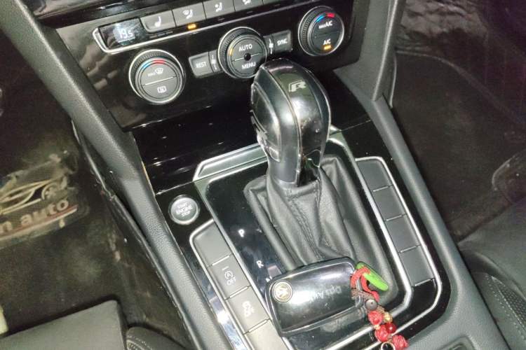 Used Volkswagen Magotan 2017 330TSI DSG Luxury Model Gear Lever