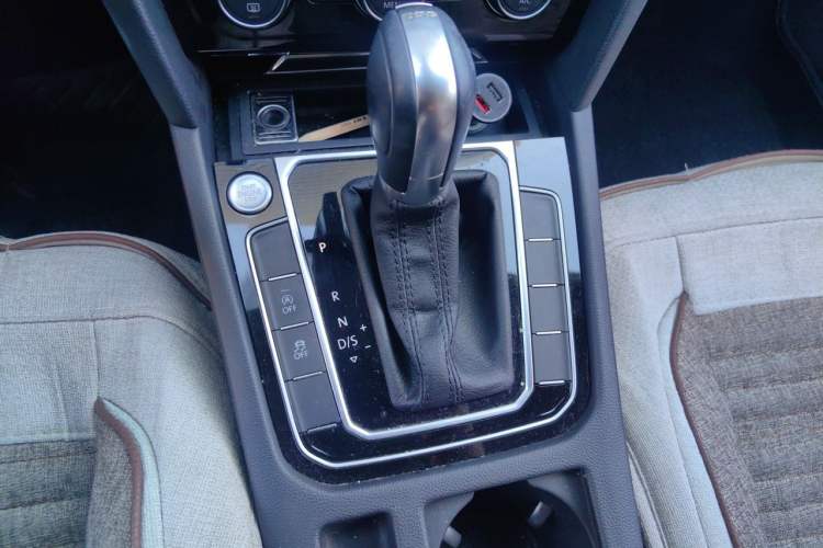 Used Volkswagen Magotan 2017 380TSI DSG Prestige Edition Gear Lever