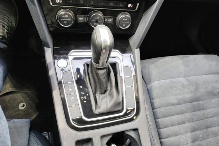 Used Volkswagen Magotan 2017 330TSI DSG Luxury Model Gear Lever