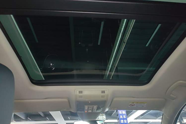 Used Volkswagen Magotan 2017 330TSI DSG Luxury Model Headliner