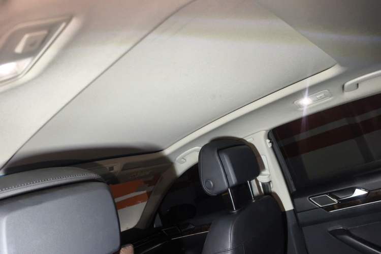 Used Volkswagen Magotan 2017 330TSI DSG Luxury Model Headliner