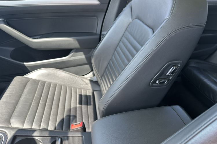 Used Volkswagen Magotan 2017 330TSI DSG Leading Model Interior 3