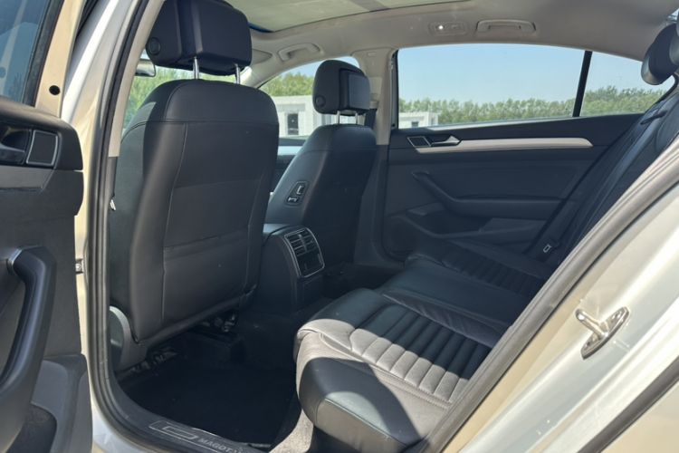 Used Volkswagen Magotan 2017 330TSI DSG Leading Model Interior 5