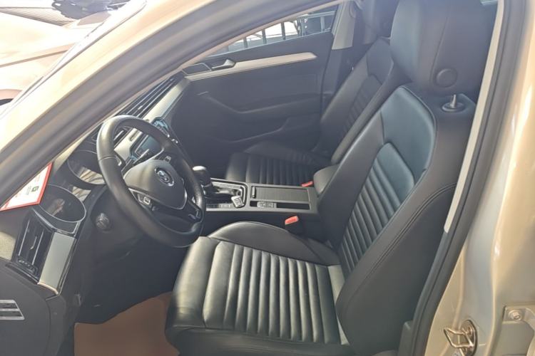 Used Volkswagen Magotan 2017 330TSI DSG Leading Model Left Front Seat