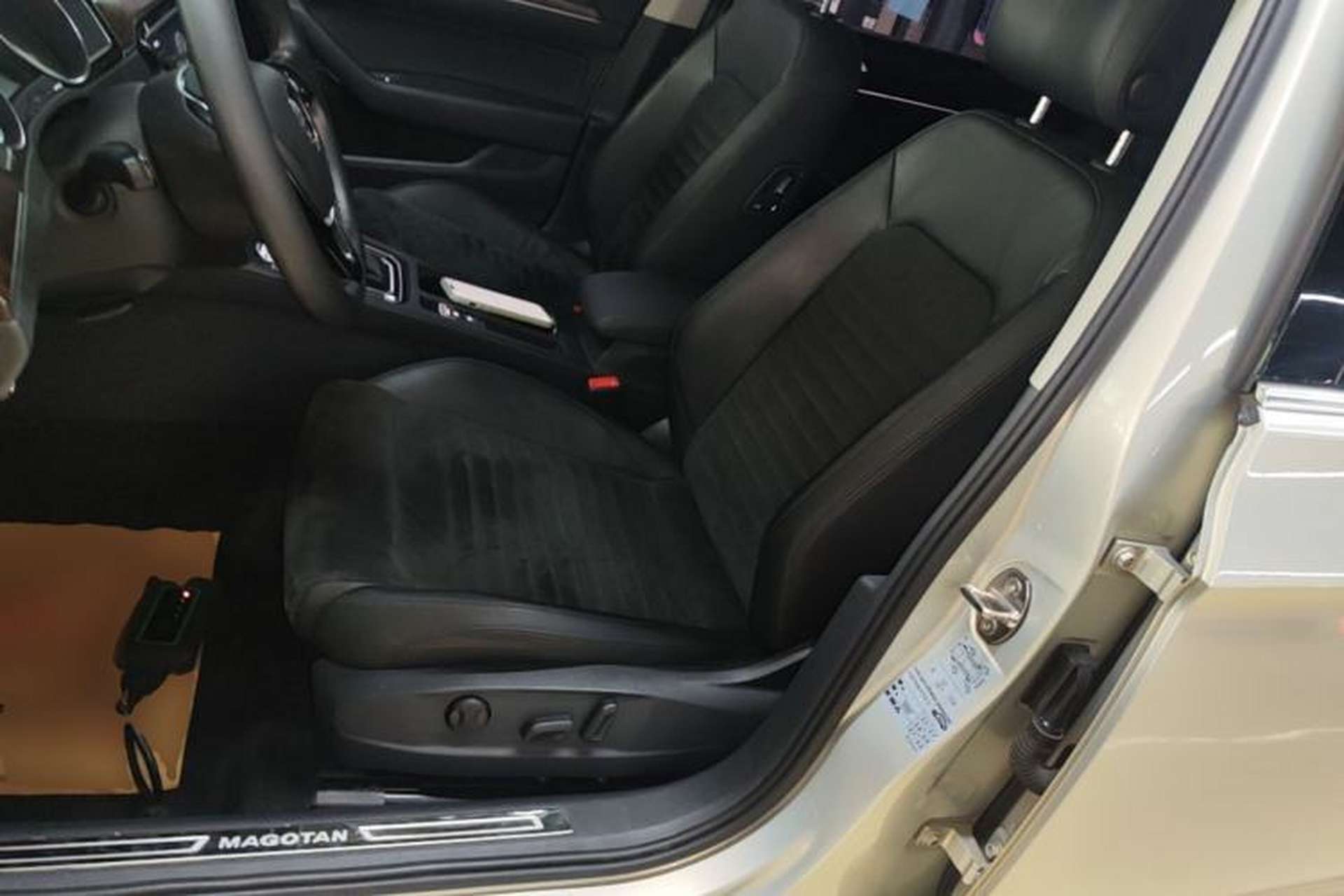 Used Volkswagen Magotan 2017 380TSI DSG Luxury Model Left Front Seat