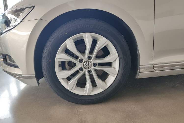 Used Volkswagen Magotan 2017 330TSI DSG Luxury Model Left Front Wheel Hub