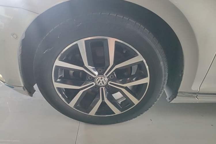 Used Volkswagen Magotan 2017 330TSI DSG Luxury Model Left Front Wheel Hub