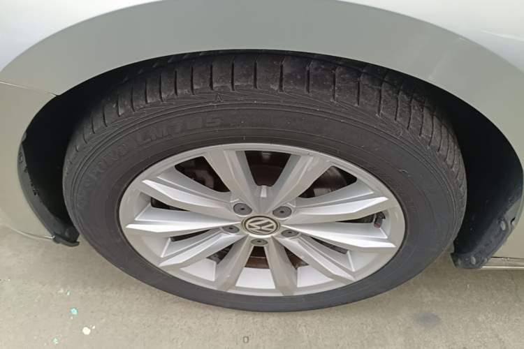 Used Volkswagen Magotan 2017 330TSI DSG Leading Model Left Front Wheel Hub