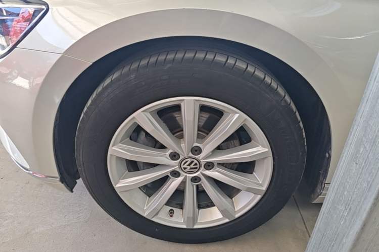 Used Volkswagen Magotan 2017 330TSI DSG Leading Model Left Front Wheel Hub