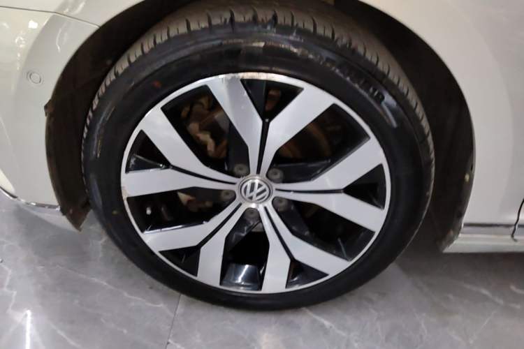 Used Volkswagen Magotan 2017 380TSI DSG Prestige Edition Left Front Wheel Hub