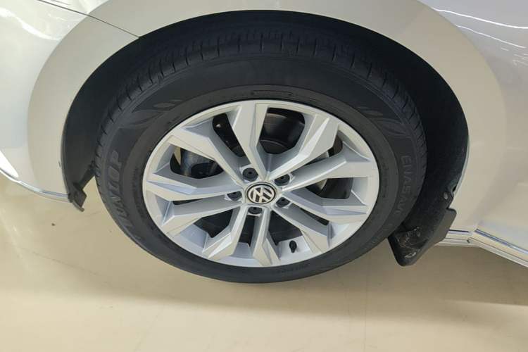 Used Volkswagen Magotan 2017 380TSI DSG Luxury Model Left Front Wheel Hub