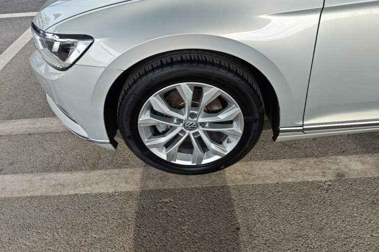Used Volkswagen Magotan 2017 330TSI DSG Luxury Model Left Front Wheel Hub