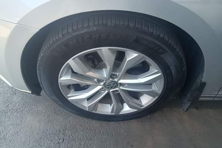 Used Volkswagen Magotan 2017 330TSI DSG Luxury Model Left Front Wheel Hub