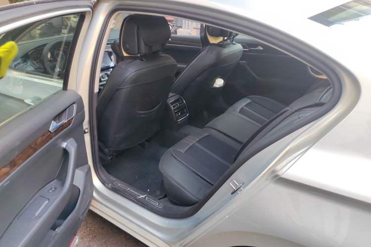 Used Volkswagen Magotan 2017 330TSI DSG Luxury Model Left Rear Seat