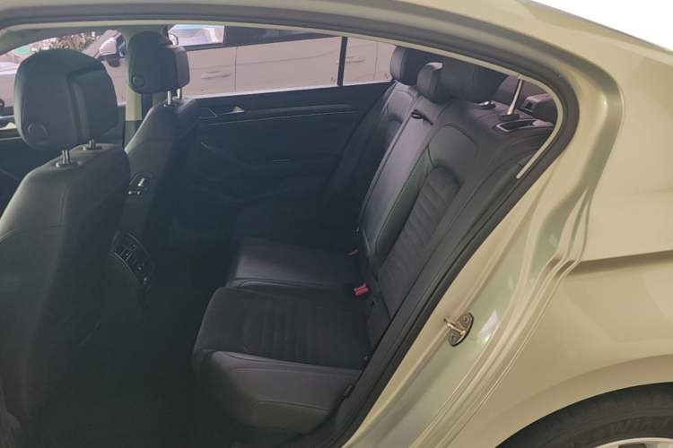 Used Volkswagen Magotan 2017 330TSI DSG Luxury Model Left Rear Seat