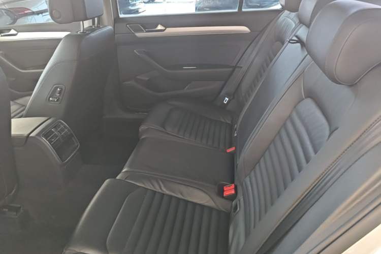 Used Volkswagen Magotan 2017 330TSI DSG Leading Model Left Rear Seat