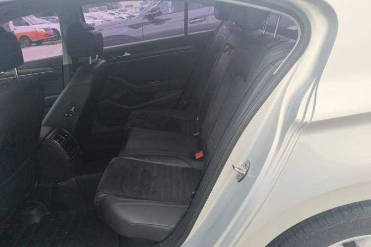 Used Volkswagen Magotan 2017 330TSI DSG Luxury Model Left Rear Seat