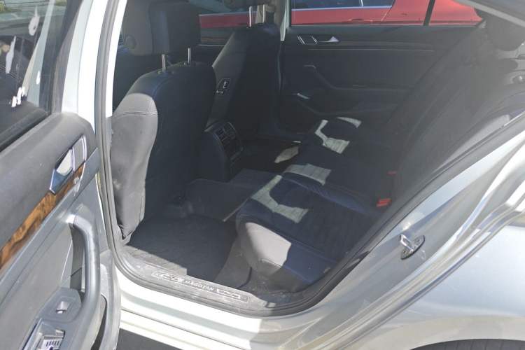 Used Volkswagen Magotan 2017 330TSI DSG Luxury Model Left Rear Seat