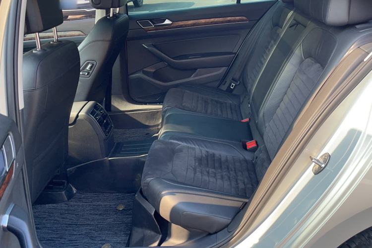 Used Volkswagen Magotan 2017 380TSI DSG Prestige Edition Left Rear Seat