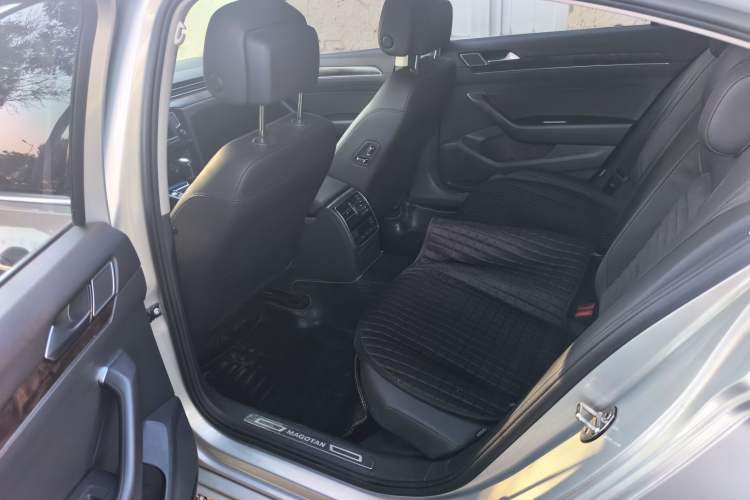 Used Volkswagen Magotan 2017 330TSI DSG Luxury Model Left Rear Seat