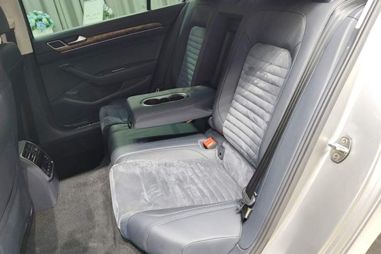 Used Volkswagen Magotan 2017 330TSI DSG Luxury Model Left Rear Seat