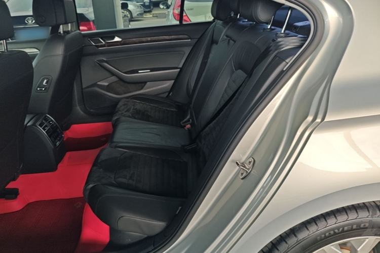 Used Volkswagen Magotan 2017 330TSI DSG Luxury Model Left Rear Seat