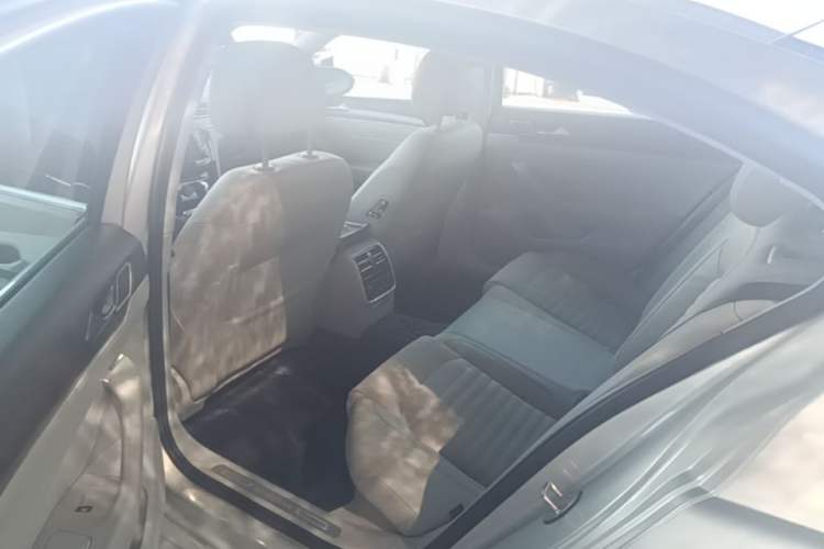 Used Volkswagen Magotan 2017 330TSI DSG Luxury Model Left Rear Seat