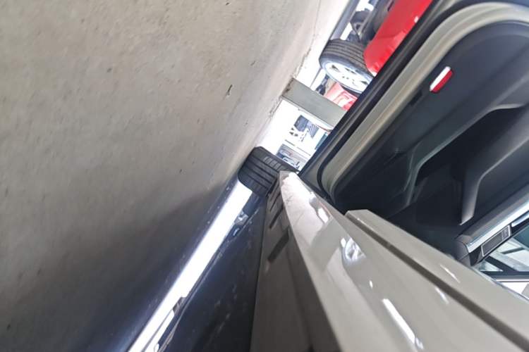 Used Volkswagen Magotan 2017 330TSI DSG Leading Model Left Side Sill