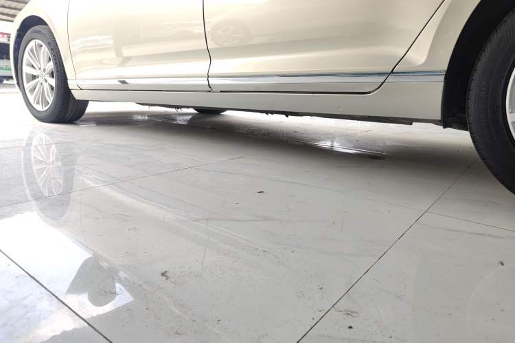 Used Volkswagen Magotan 2017 330TSI DSG Leading Model Left Side Sill