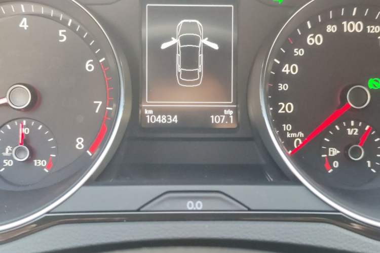 Used Volkswagen Magotan 2017 330TSI DSG Luxury Model Odometer Close Up