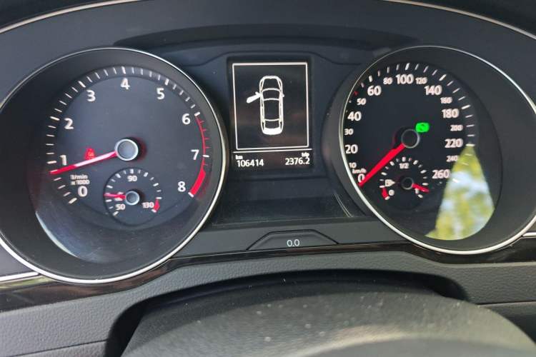 Used Volkswagen Magotan 2017 330TSI DSG Luxury Model Odometer Close Up