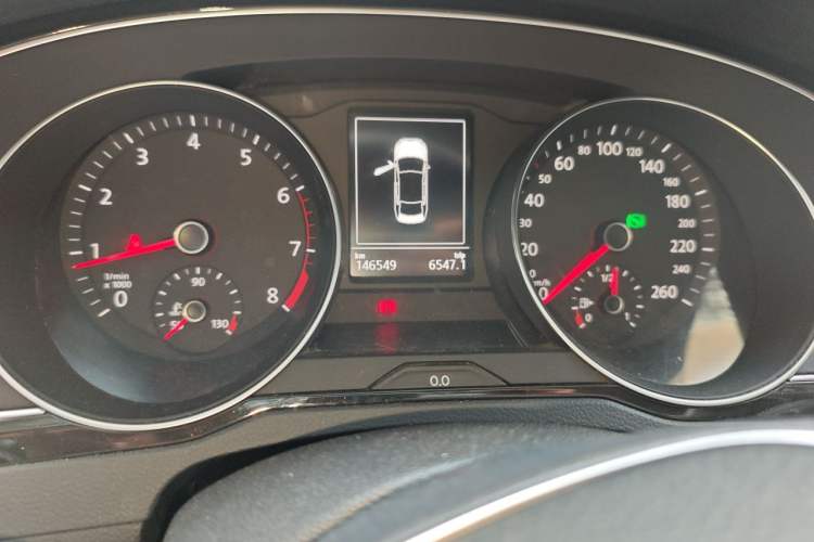 Used Volkswagen Magotan 2017 330TSI DSG Luxury Model Odometer Close Up