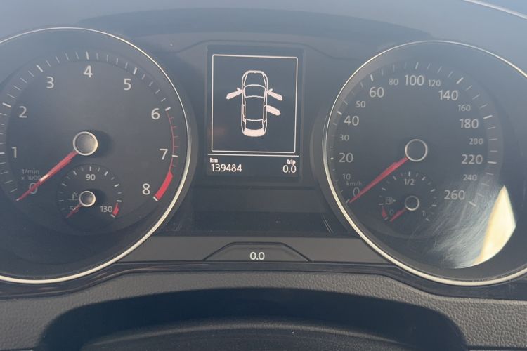 Used Volkswagen Magotan 2017 330TSI DSG Luxury Model Odometer Close Up