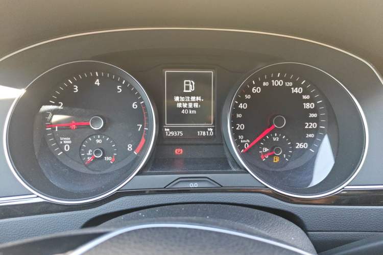 Used Volkswagen Magotan 2017 330TSI DSG Luxury Model Odometer Close Up