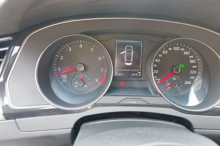 Used Volkswagen Magotan 2017 330TSI DSG Leading Model Odometer Close Up