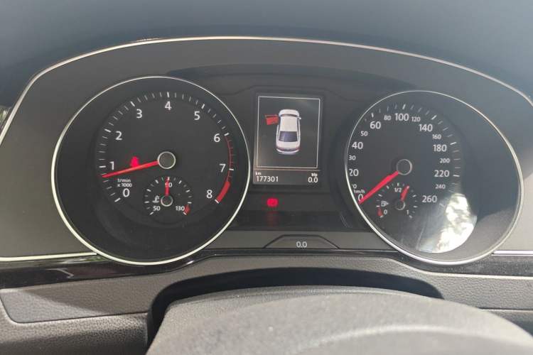 Used Volkswagen Magotan 2017 330TSI DSG Luxury Model Odometer Close Up