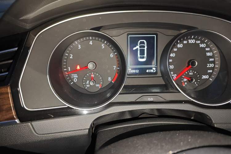 Used Volkswagen Magotan 2017 330TSI DSG Luxury Model Odometer Close Up