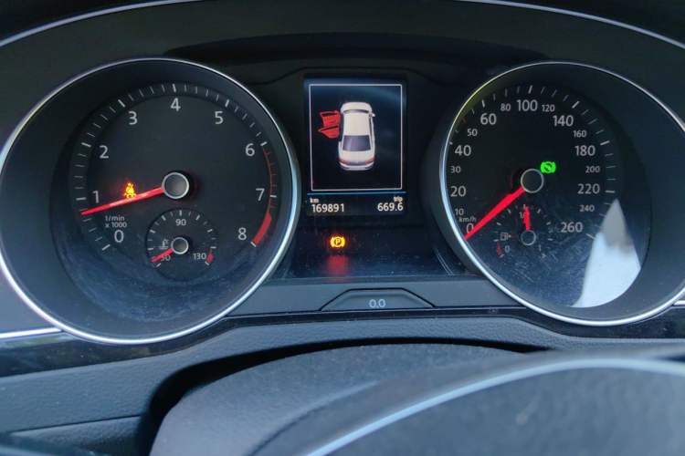 Used Volkswagen Magotan 2017 380TSI DSG Prestige Edition Odometer Close Up