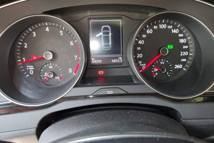 Used Volkswagen Magotan 2017 330TSI DSG Leading Model Odometer Close Up