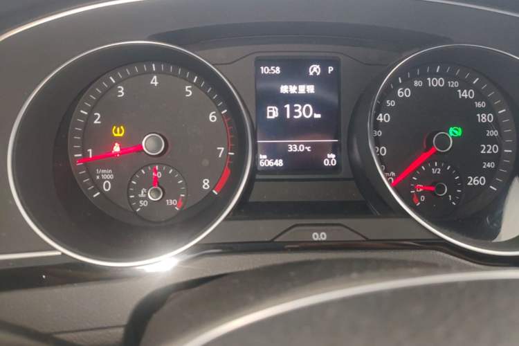 Used Volkswagen Magotan 2017 330TSI DSG Leading Model Odometer Close Up