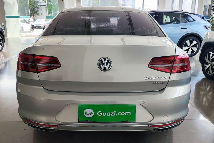 Used Volkswagen Magotan 2017 330TSI DSG Luxury Model Rear