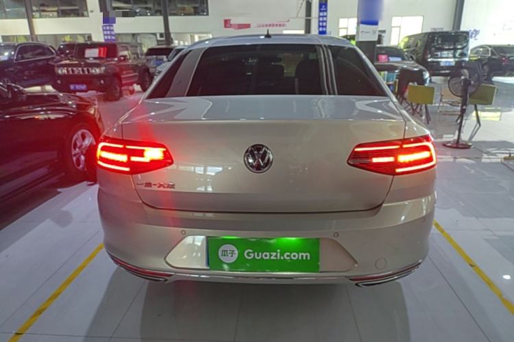 Used Volkswagen Magotan 2017 330TSI DSG Luxury Model Rear