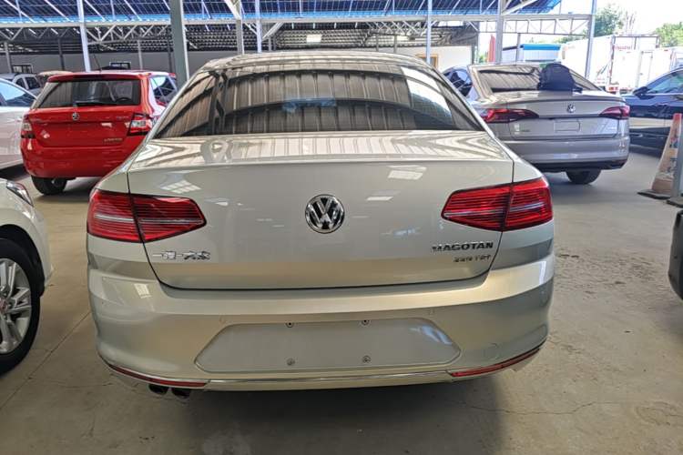 Used Volkswagen Magotan 2017 330TSI DSG Leading Model Rear