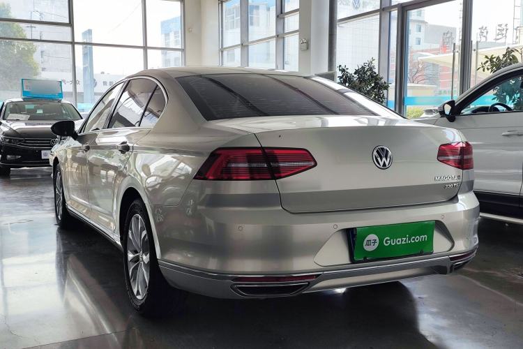 Used Volkswagen Magotan 2017 330TSI DSG Luxury Model Rear Left 45 Deg