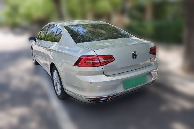 Used Volkswagen Magotan 2017 330TSI DSG Luxury Model Rear Left 45 Deg