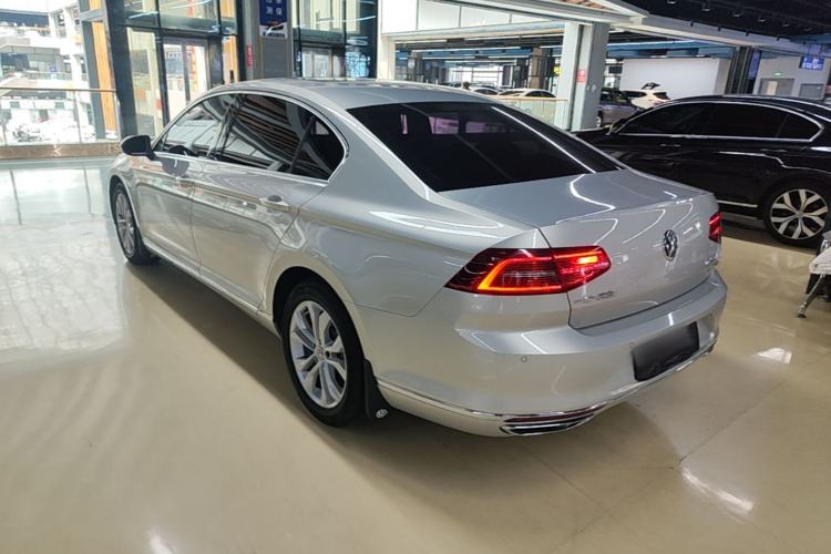 Used Volkswagen Magotan 2017 380TSI DSG Luxury Model Rear Left 45 Deg