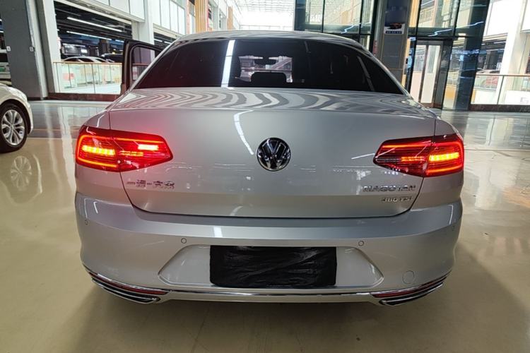 Used Volkswagen Magotan 2017 380TSI DSG Luxury Model Rear