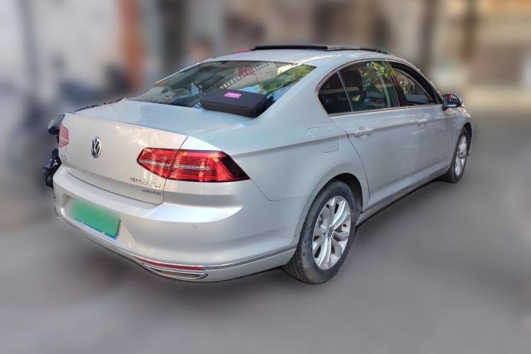 Used Volkswagen Magotan 2017 330TSI DSG Luxury Model Rear Right 45 Deg